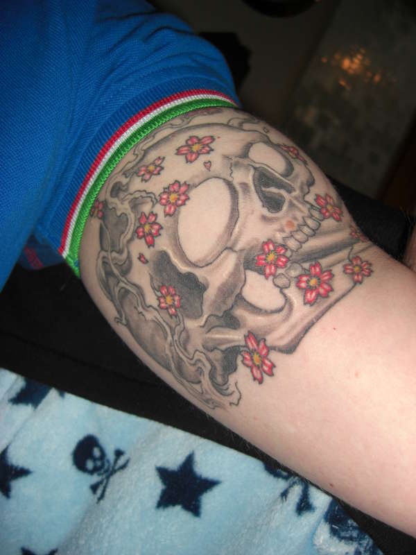 half sleeve tattoo ideas for men. quarter sleeve tattoo ideas for men. Skull and flowers quarter idea